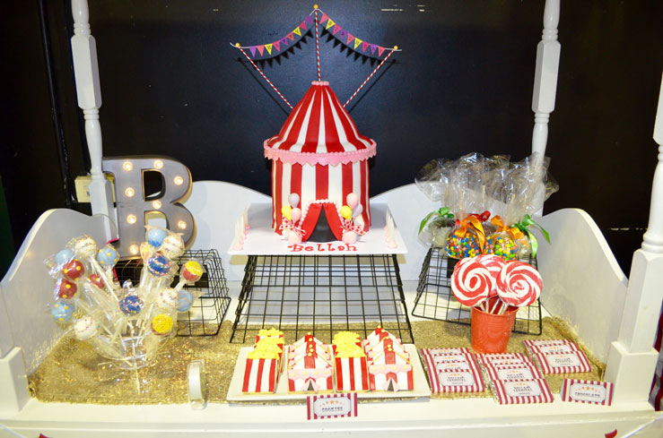 carnival-table-setting