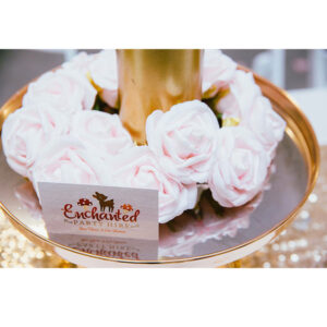 gold-centrepiece-flowers-candle