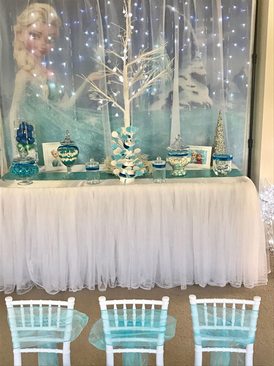 ice-princes-table-setting-close