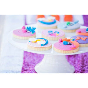 white-cake-stand-trolls-party